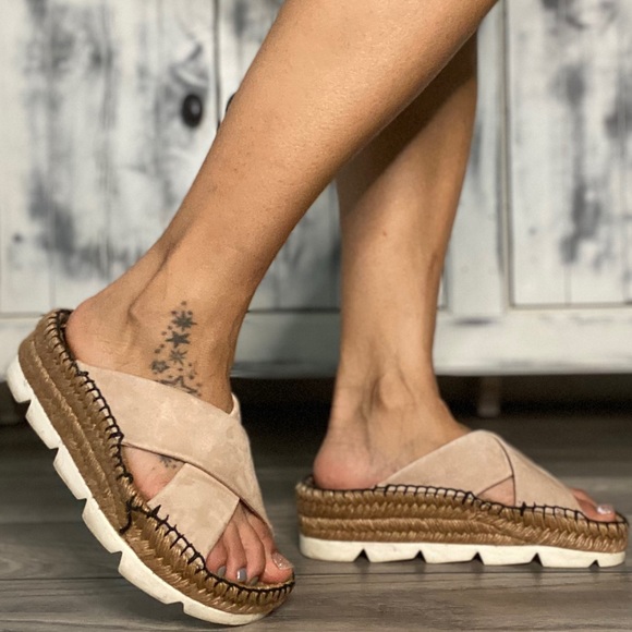 Jimmy Choo Dánae Flat - Picture 3 of 5